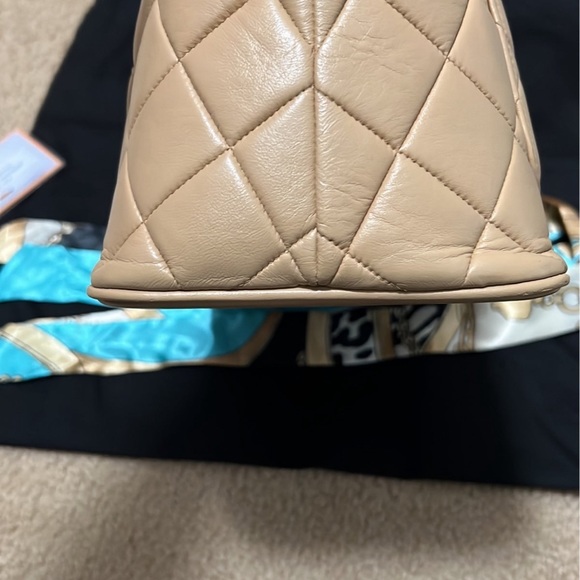 Chanel Lambskin Medallion Beige Tote Gold Hardware with ENTRUPY Good used cond - Picture 10 of 12